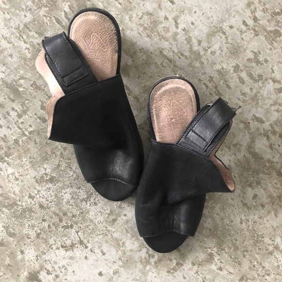 ✨SALE ✨Chunky Leather Heels - Picture 3 of 3